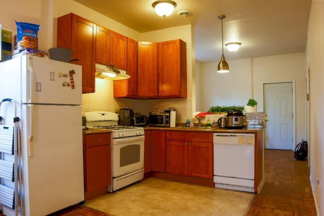 808 S. Loomis St, Apt 1R, 2R - Kitchen - Harris Point Chicago