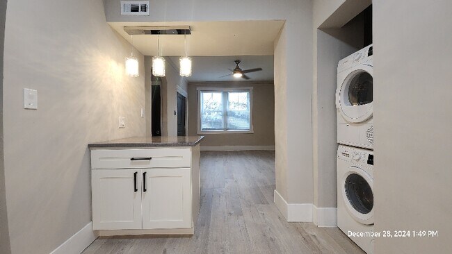 Foto del edificio - 813 Westwood Dr