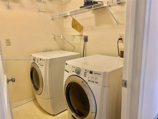 Foto del edificio - 19303 NW 87th Ct Cir