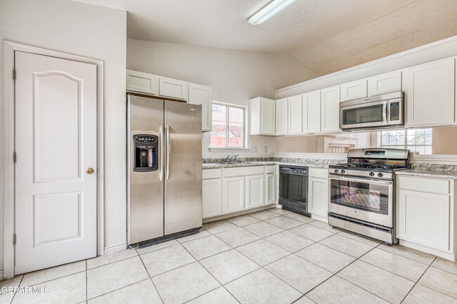 Building Photo - 12103 Royal Woods Dr