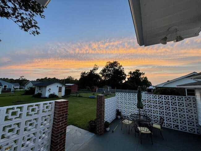 Foto del edificio - Quaint Swansboro Ranch Home