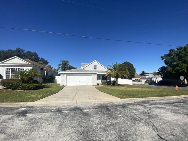 Foto del edificio - Davenport 3 Bedroom 2 Bathroom Corner Lot!!!