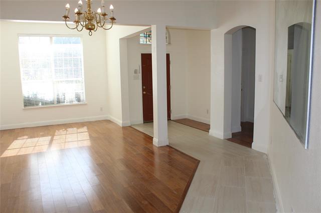 Foto del edificio - 3325 Bluegrass Dr