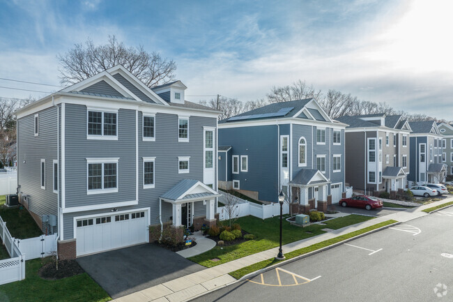 Building Photo - Wright Place at Wesmont Station