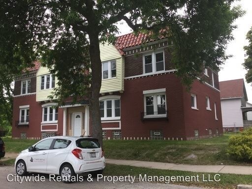Building Photo - 1402 W Meinecke Ave