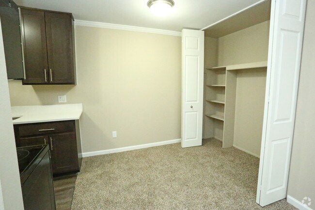 Interior Photo - Shoreview Apartments
