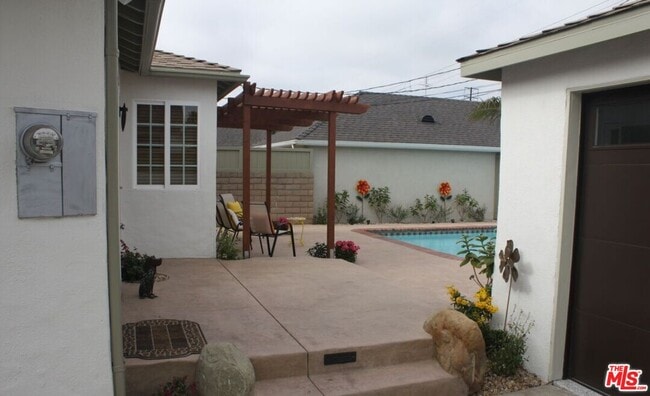 Building Photo - 7120 Alverstone Ave
