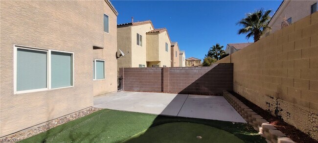 Building Photo - 9229 Millikan Ave
