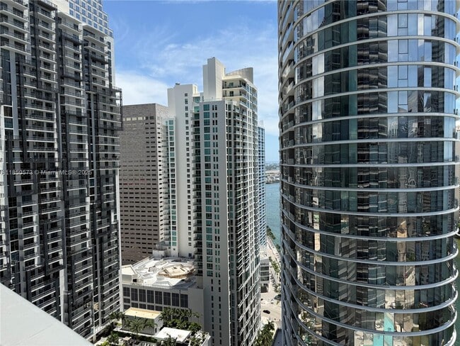 Building Photo - 200 Biscayne Blvd Way