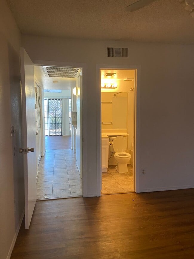 Foto del edificio - 1 Bedroom 1 bath w/attached garage