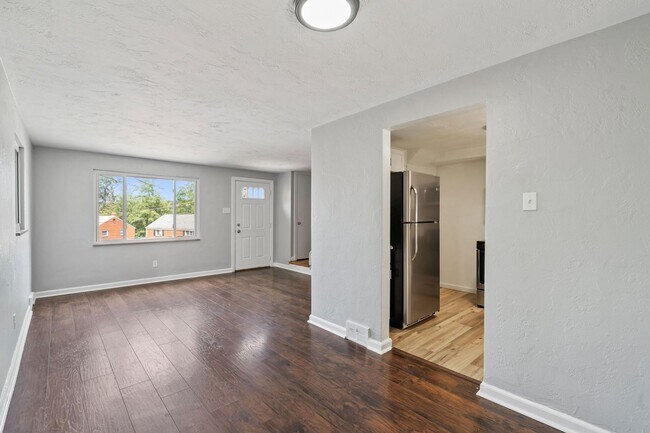 Foto del edificio - Newly Renovated 2 Bed, 1 Bath Home - Off-S...