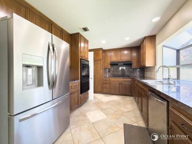 Building Photo - 4 Bedroom Home for Rent in Moorpark!