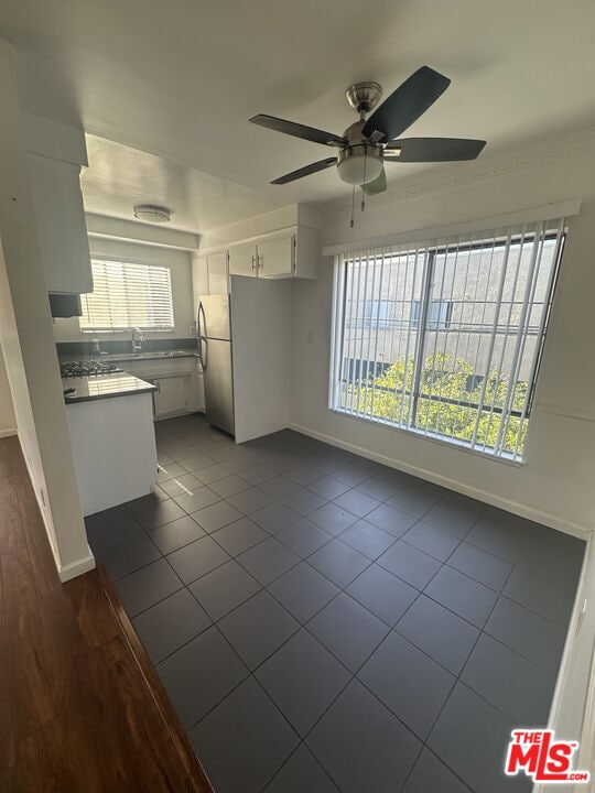 Building Photo - 1441 S Hayworth Ave