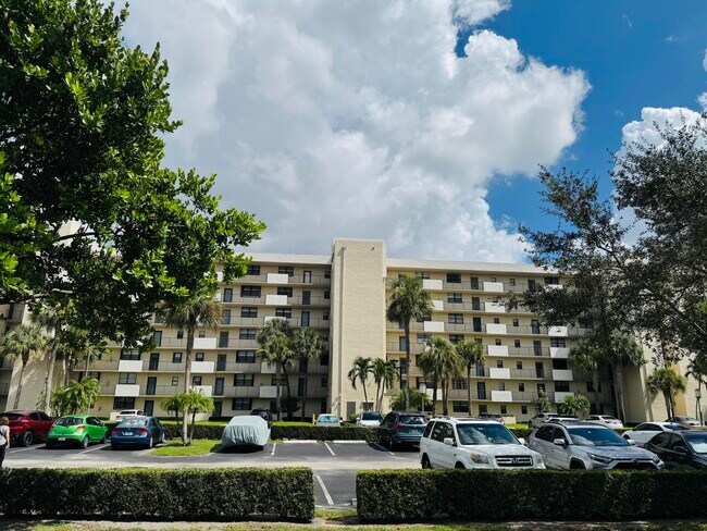 Foto del edificio - 2430 Deer Creek Country Club Blvd