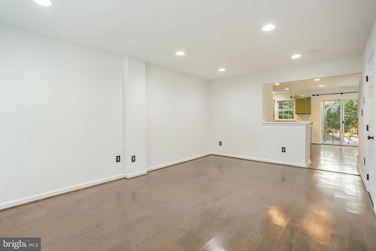 43509 Kiplington Square, Chantilly, VA 20152 Townhouse for Rent in