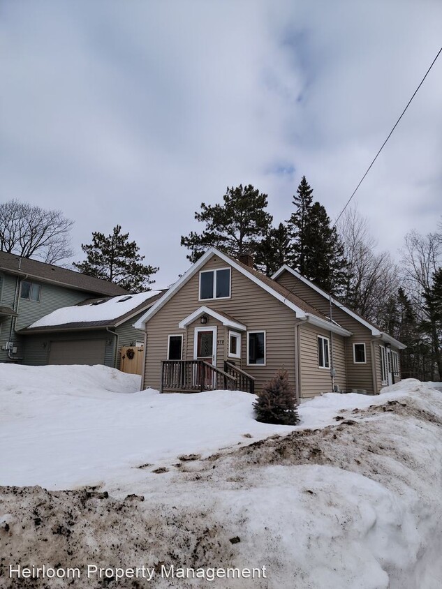 Primary Photo - 4 br, 2 bath House - 918 Minneapolis Ave