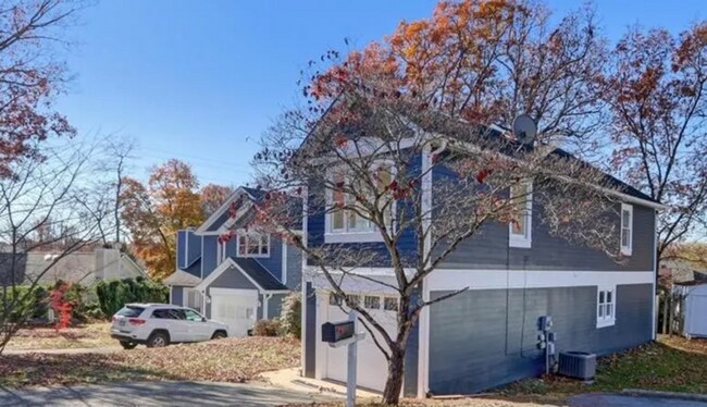 Foto del edificio - Cute 2-story home 2 bedroom 2 1/2 bath with a 1 car garage off Pisgah Church road NW Greensboro