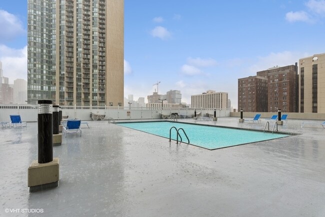 Building Photo - 1122 N Clark St