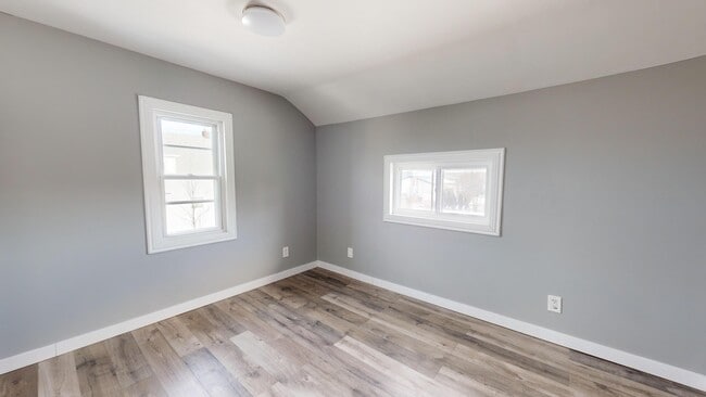 Building Photo - Spacious 3 Bed / 1 Bath Home in Sault Ste....