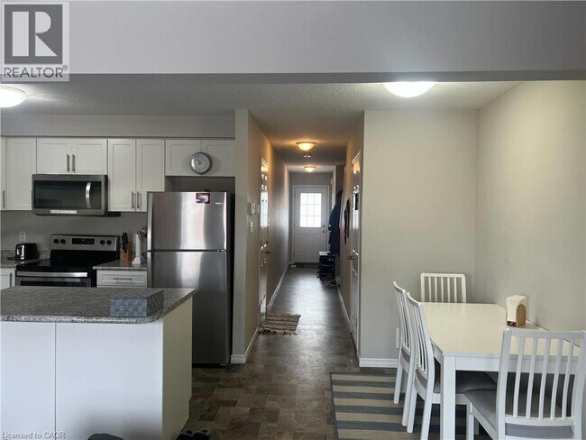 Building Photo - 50 Pinnacle Dr