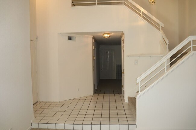 Building Photo - Beautiful four bedroom home in Marina's Mo...
