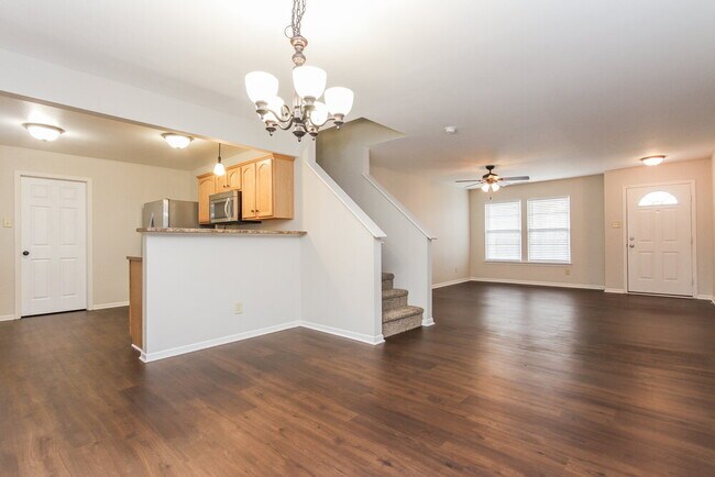 Foto del edificio - 1351 Brooks Dr