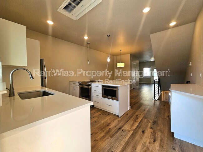 Foto del edificio - 3541 N Waterhouse Ln