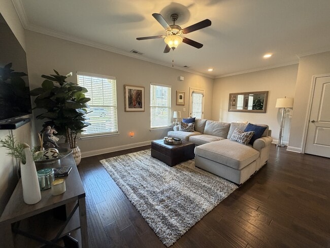 Building Photo - 1630 Shadow Green Dr