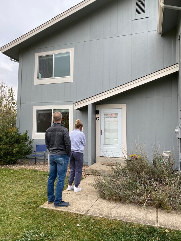 Front door - 4289 Monroe Dr