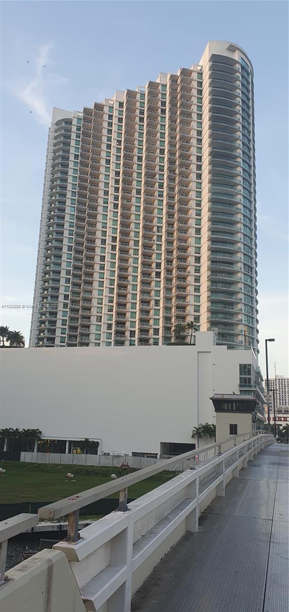 Building Photo - 350 S Miami Ave
