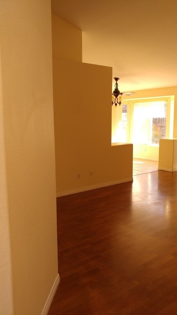 Building Photo - 1343 Bristol Ct