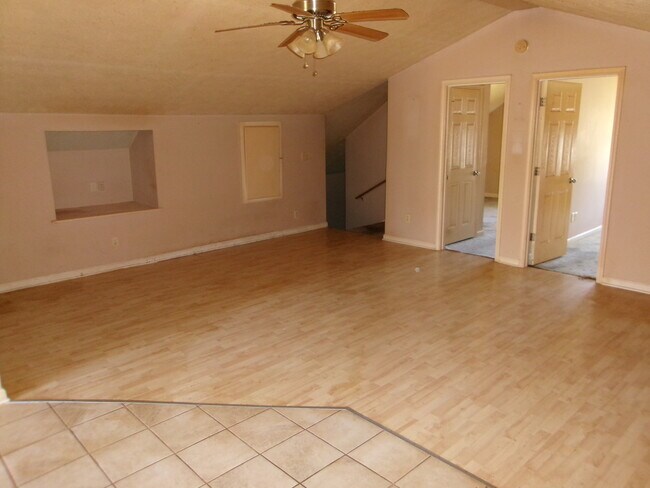 Foto del edificio - 452 Logansport Rd