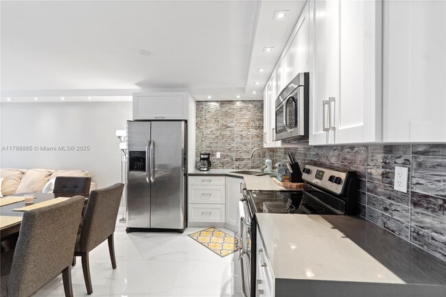 Building Photo - 6039 Collins Ave