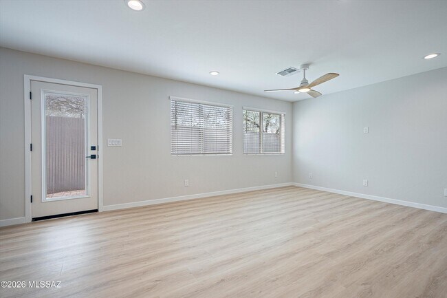 Foto del edificio - 739 N Queen Ave