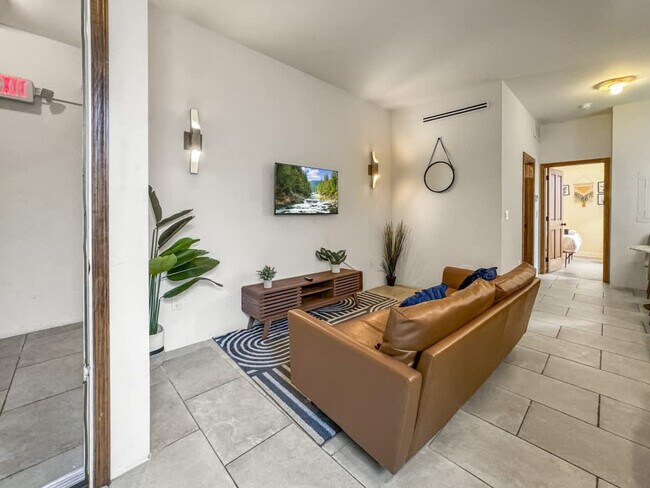 Building Photo - 309-11 South St