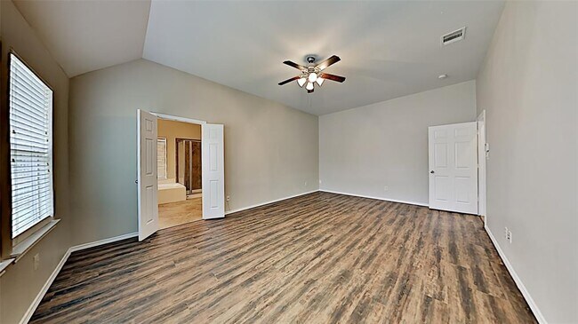 Foto del edificio - 5623 Wagon Wheel Ln