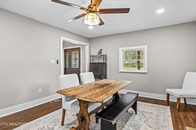 Building Photo - Maryville 37803 - COMING SOON 3 bedroom 2 bath - Furnished or Unfurnished - call Tom Parry 865-60...
