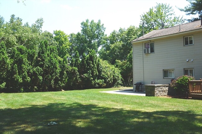 Foto del edificio - 273 Forge Village Rd