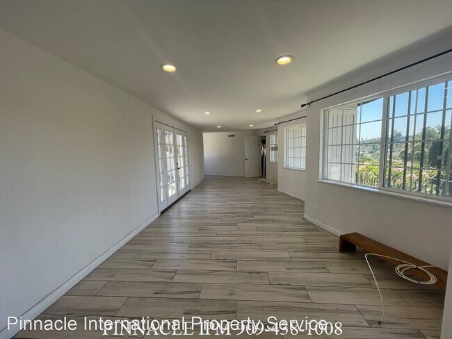 Building Photo - 3 br, 4 bath House - 2400 Siwanoy Drive