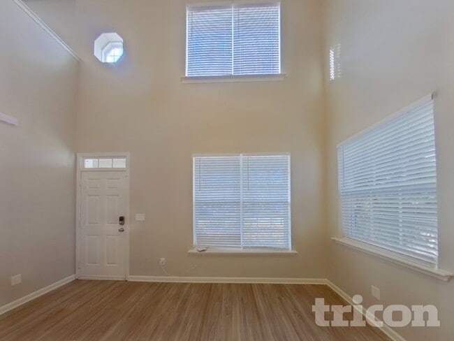 Building Photo - 4908 Abercromby St