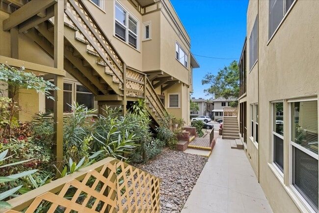 Building Photo - Charming Vintage One Bedroom in Prime Bankers Hill Location