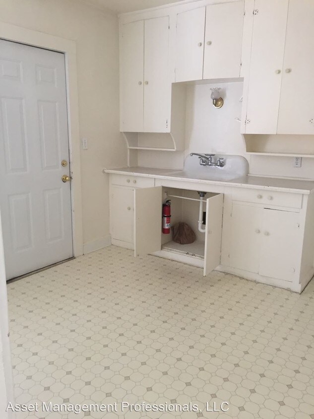 Primary Photo - 815 N 31st St