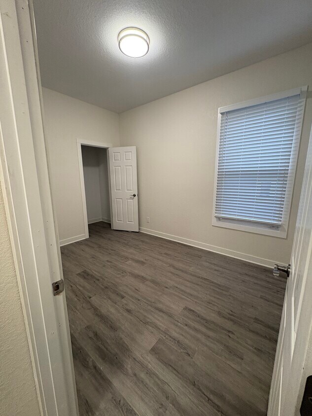 Foto del edificio - 400 E Meinecke Ave