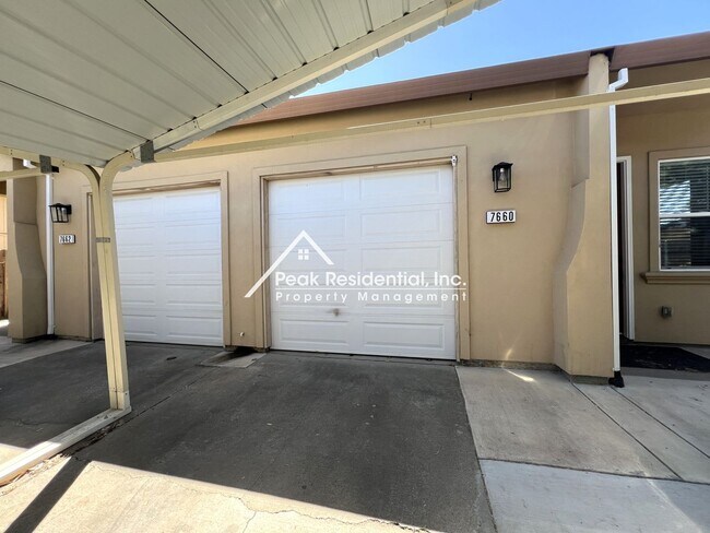 Building Photo - A Very Nice 3bd/1ba Sacramento Duplex with...