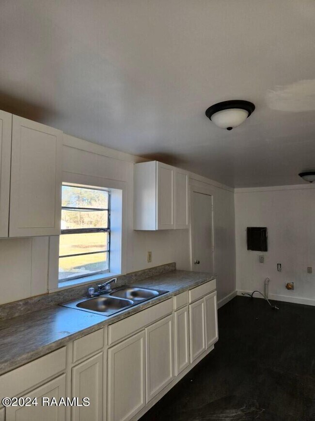 Building Photo - 801 St Cyr Ave