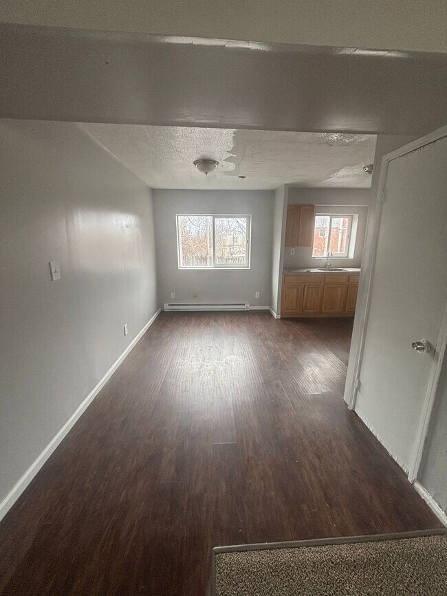 Building Photo - 14520 Milverton Rd