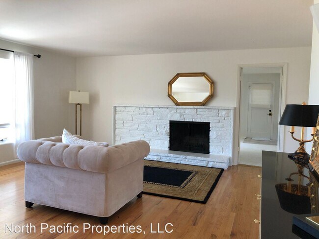 Foto del edificio - 3 br, 1.5 bath House - 820 84th Ave NE