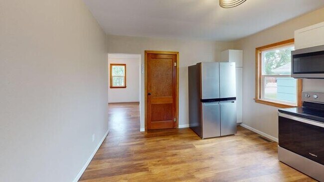 Foto del edificio - 202 E St S