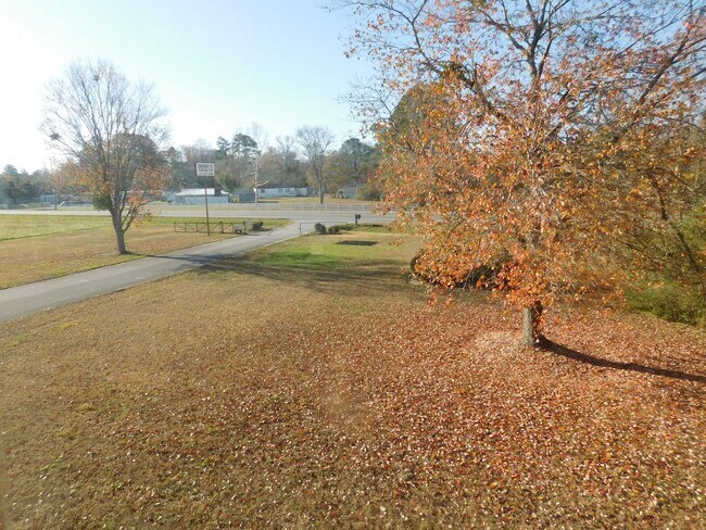 Building Photo - 914 Washington Post Road - Upstairs Apartm...