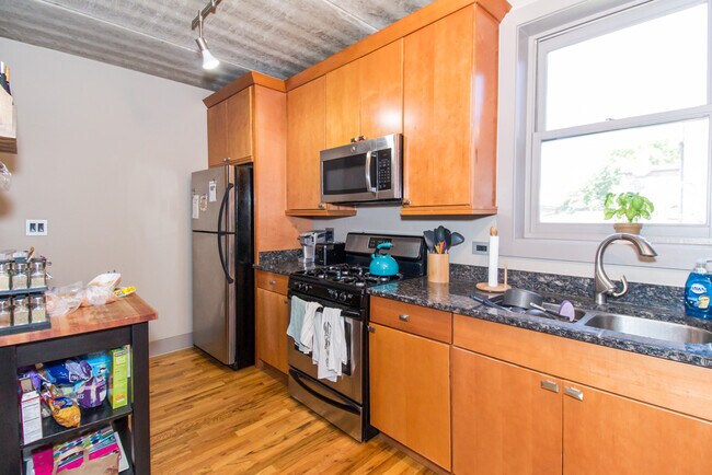 Foto del edificio - 3754 N Wilton Ave